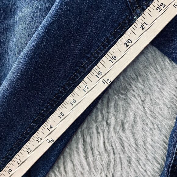 Lee Riders Women’s Midrise Capri Jeans Dark Wash Stretch Denim Casual 34x21 - Picture 9 of 11